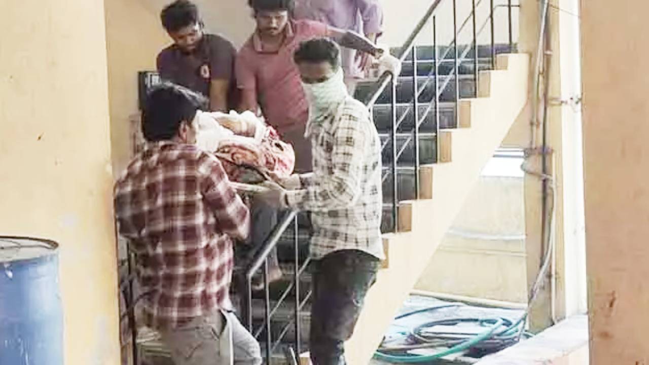 Hyderabad : ఏసు ప్రభువు వచ్చి బతికిస్తాడని.. నాలుగు రోజలుగా ఇంట్లోనే మృతదేహం.. దుర్వాసన రావడంతో..