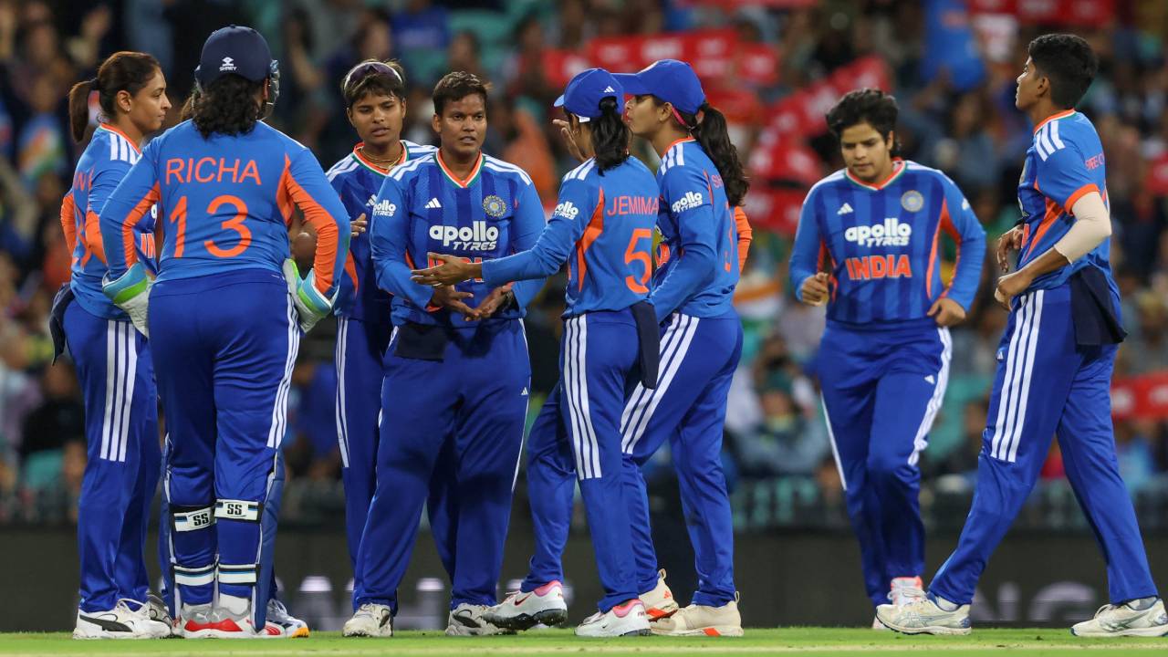 IND w Vs AUS w : ఆసీస్ గడ్డపై అదరగొట్టిన టీమిండియా.. పూర్తి మ్యాచ్ ఆడకుండానే తొలి టీ20లో ఘన విజయం