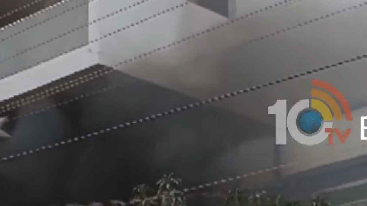 Jogi Ramesh: మాజీమంత్రి జోగి రమేశ్ ఇంటిపై దాడి.. ఇంటికి నిప్పు