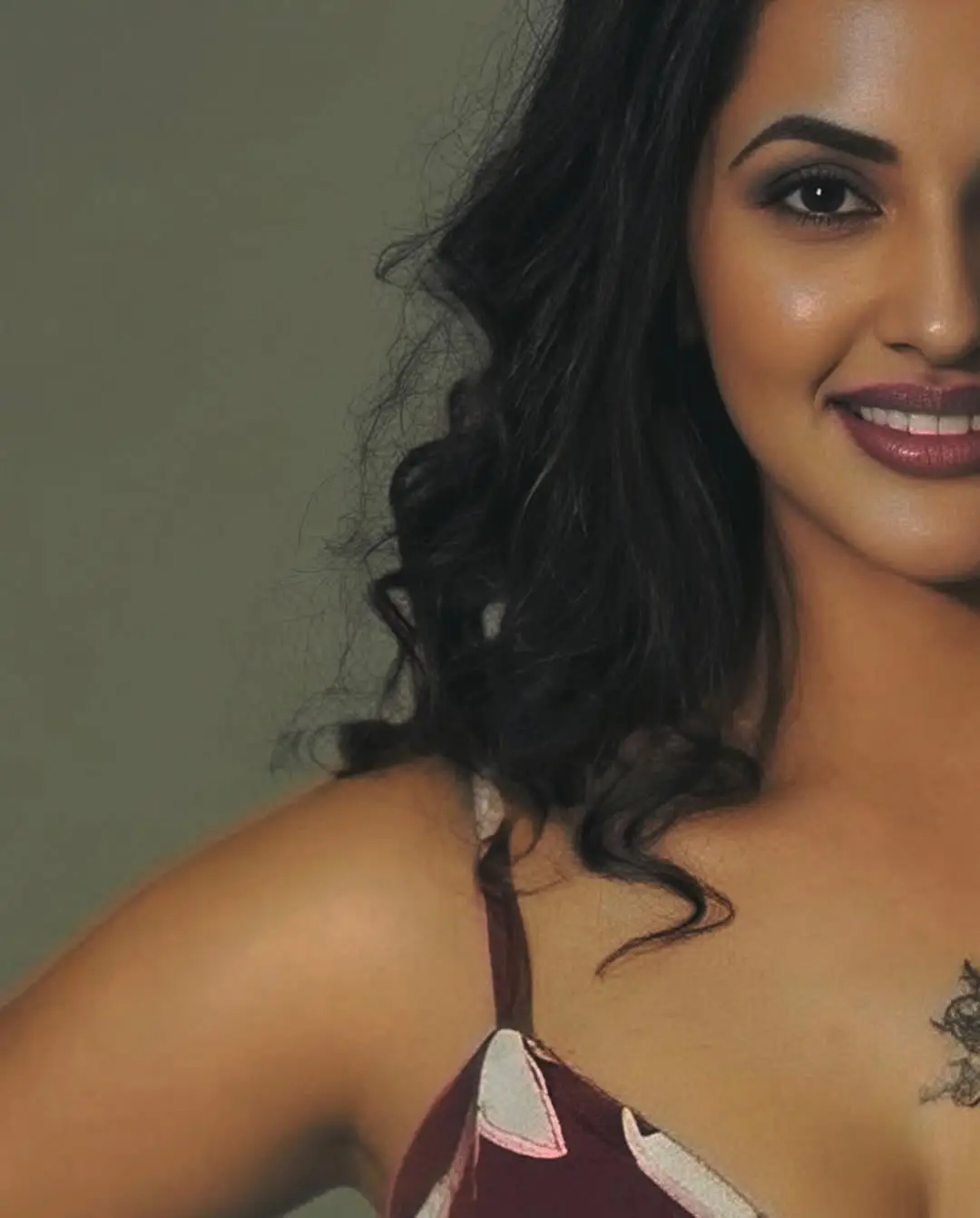 Jyothi Poorvaj glamour show photos in short skirt. (1)