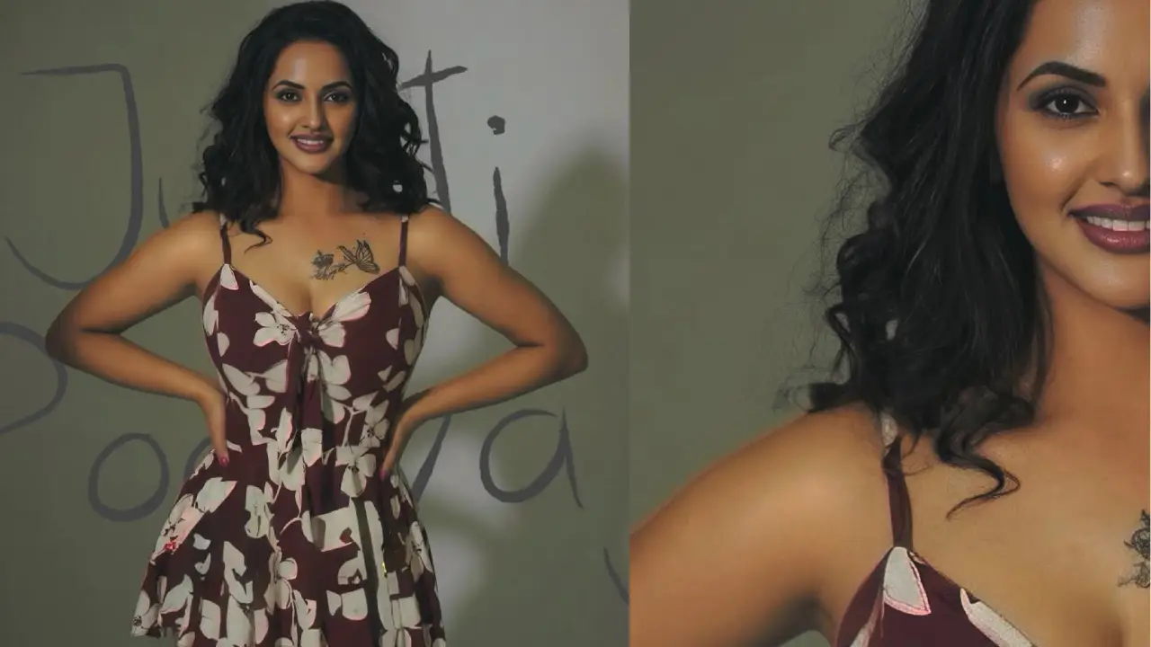 Jyothi Poorvaj glamour show photos in short skirt. (1)