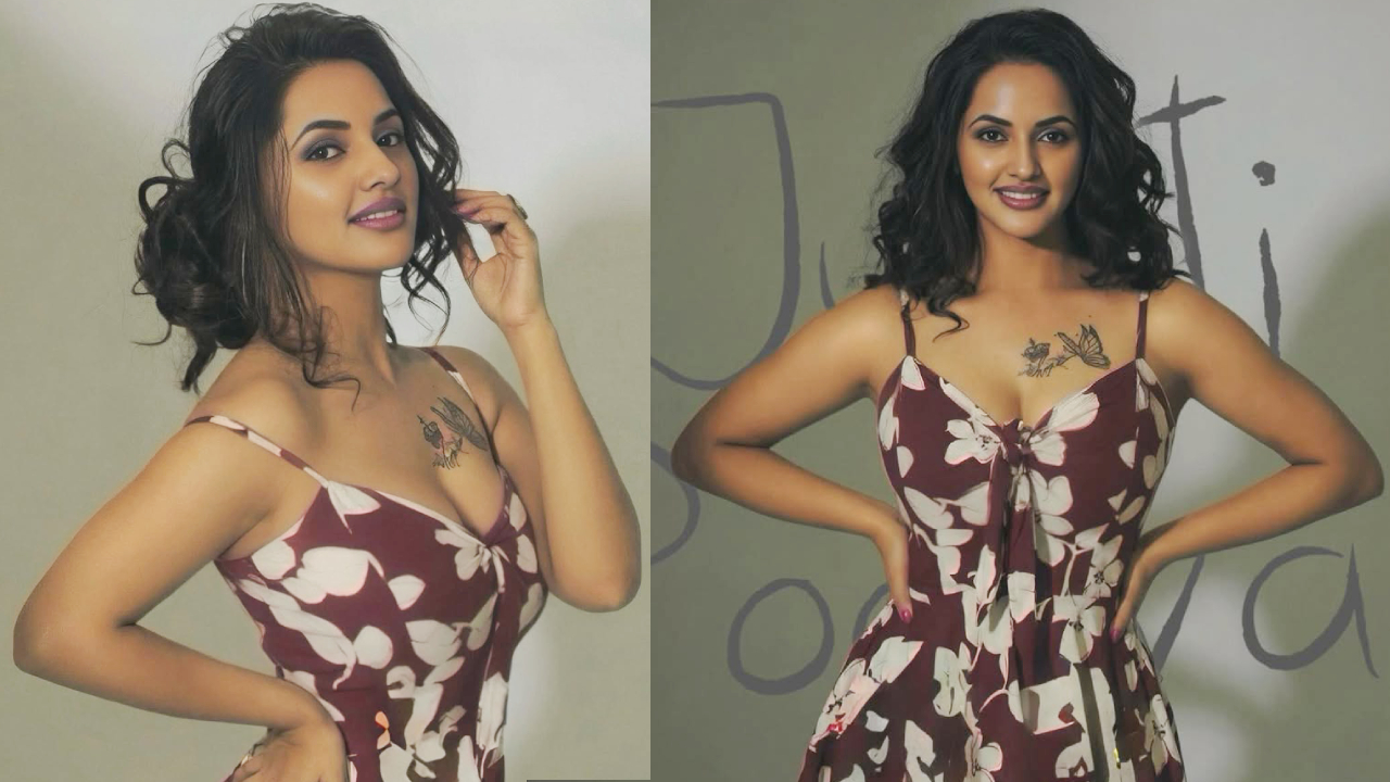 Jyothi Poorvaj: మతి పోగొడుతున్న జ్యోతి పూర్వాజ్ అందాలు.. పొట్టి డ్రెస్సులో గ్లామర్ షో కేక.. ఫోటోలు