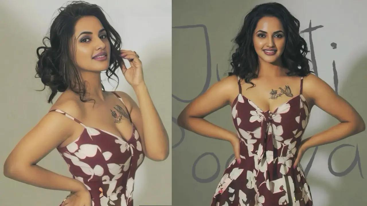 Jyothi Poorvaj glamour show photos in short skirt. (1)