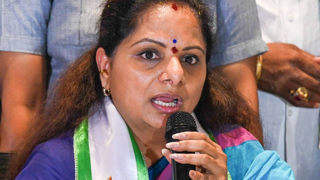 Kavitha : మే మొదటి వారంలో కొత్త పార్టీని ప్రకటిస్తాం.. ఎన్నికల్లో సిద్ధిపేట నుంచి పోటీ.. ఆ తరువాత..