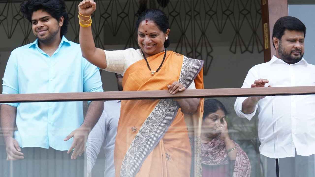 Kavitha: కవితకు క్లీన్‌చిట్.. పొలిటికల్‌గా అన్‌స్టాపబులేనా..? బీఆర్ఎస్, బీజేపీ టార్గెట్‌గానే ఫైట్ కొనసాగనుందా?