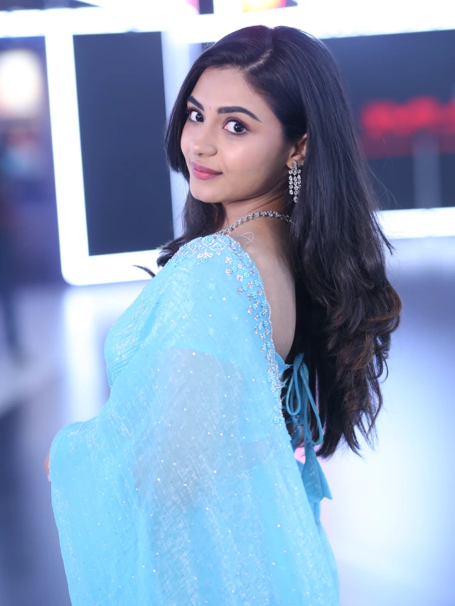 Nayan Sarika Cute Photos in Vishnu Vinyasam Teaser Launch Event