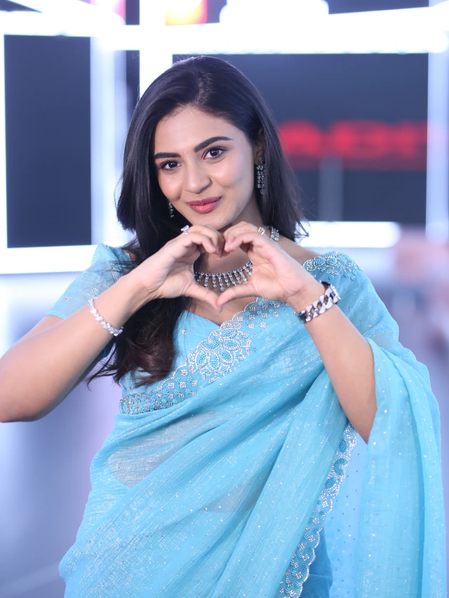 Nayan Sarika Cute Photos in Vishnu Vinyasam Teaser Launch Event