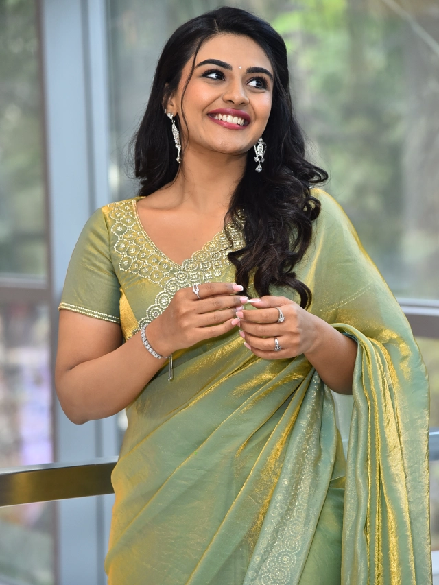 Nayan Sarika Cute Poses in Vishnu Vinyasam Pre Release Event