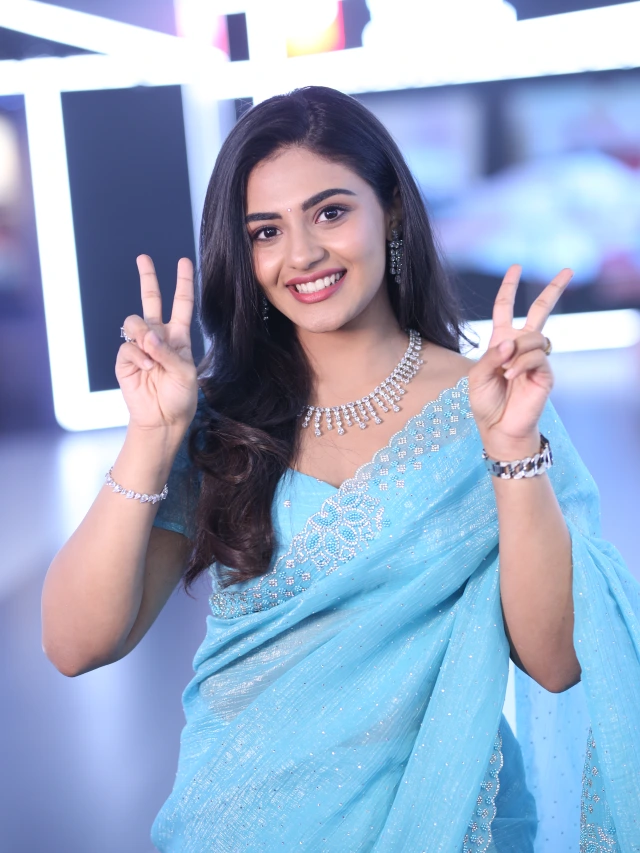 Nayan Sarika Cute Photos in Vishnu Vinyasam Teaser Launch Event