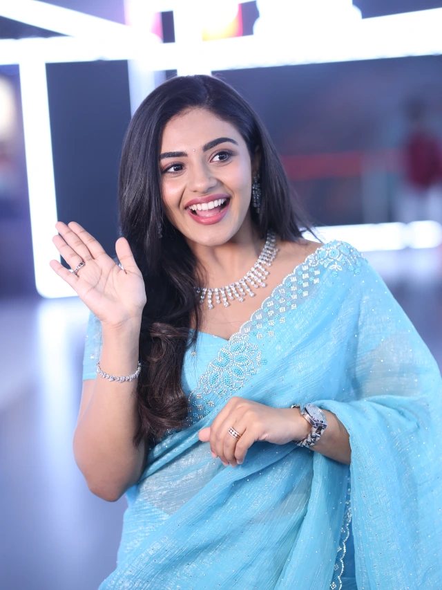 Nayan Sarika Cute Photos in Vishnu Vinyasam Teaser Launch Event