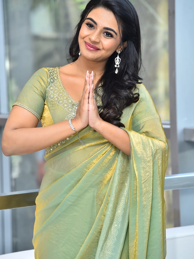 Nayan Sarika Cute Poses in Vishnu Vinyasam Pre Release Event