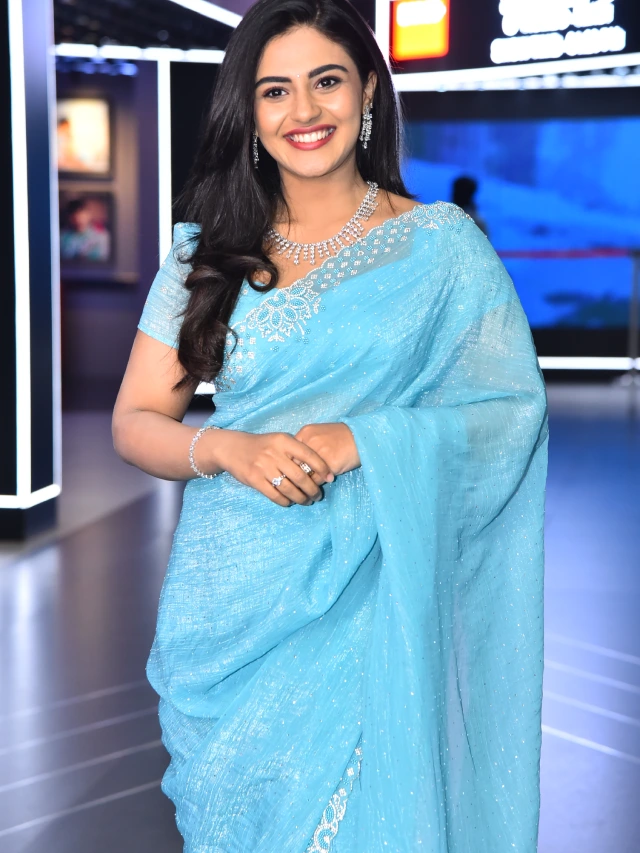 Nayan Sarika Cute Photos in Vishnu Vinyasam Teaser Launch Event