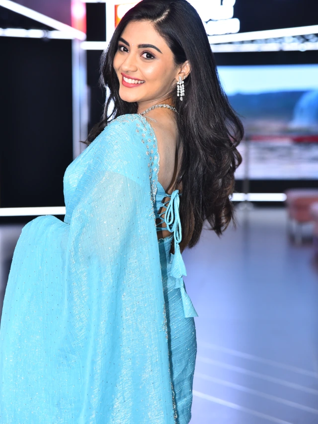 Nayan Sarika Cute Photos in Vishnu Vinyasam Teaser Launch Event