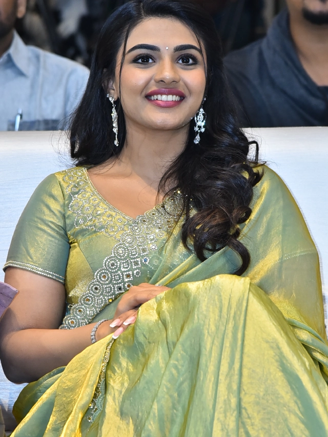 Nayan Sarika Cute Poses in Vishnu Vinyasam Pre Release Event