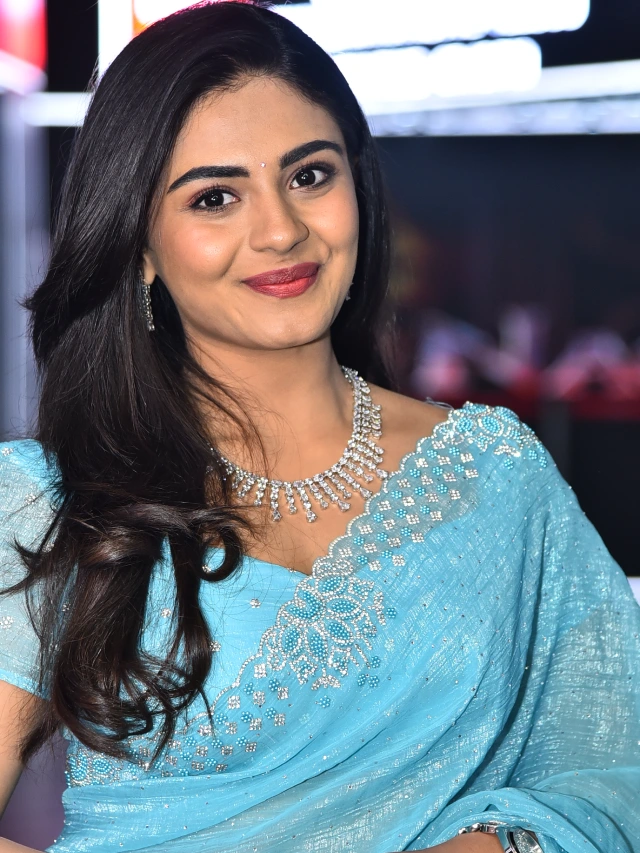 Nayan Sarika Cute Photos in Vishnu Vinyasam Teaser Launch Event