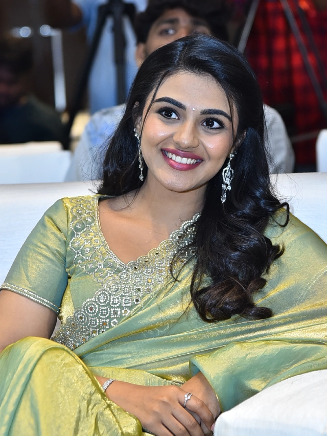 Nayan Sarika Cute Poses in Vishnu Vinyasam Pre Release Event