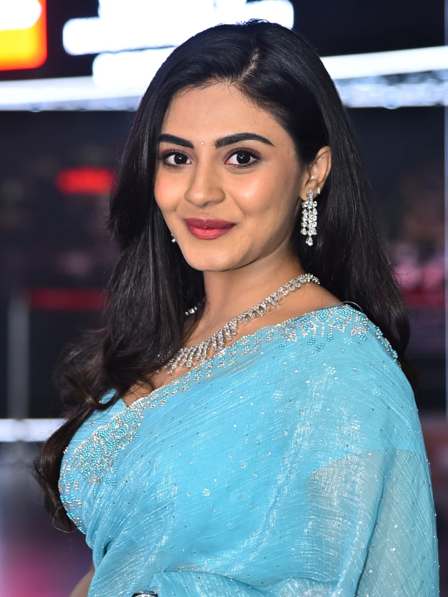 Nayan Sarika Cute Photos in Vishnu Vinyasam Teaser Launch Event