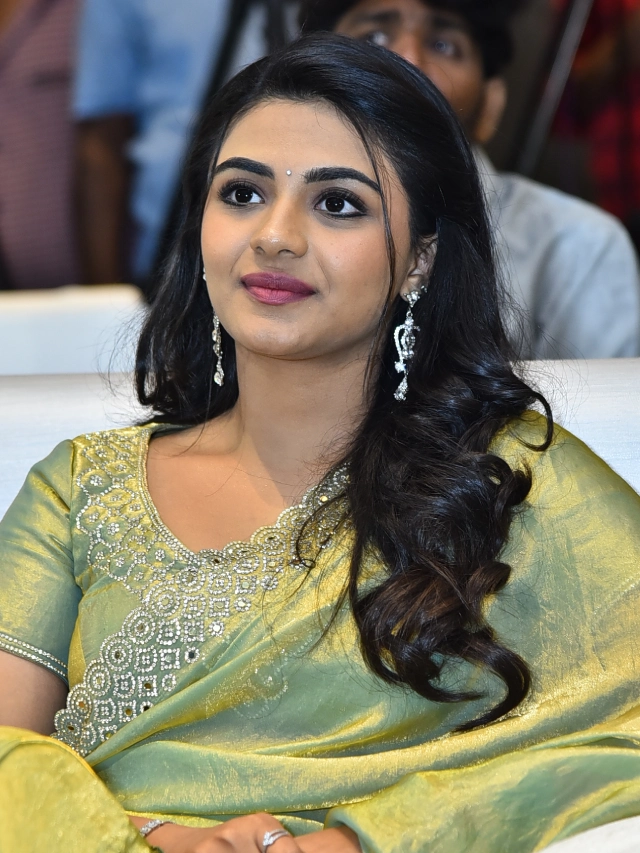 Nayan Sarika Cute Poses in Vishnu Vinyasam Pre Release Event