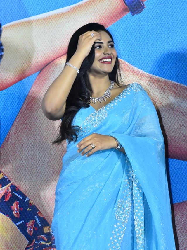 Nayan Sarika Cute Photos in Vishnu Vinyasam Teaser Launch Event