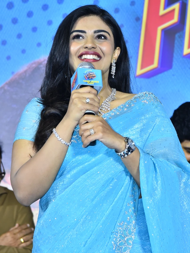 Nayan Sarika Cute Photos in Vishnu Vinyasam Teaser Launch Event