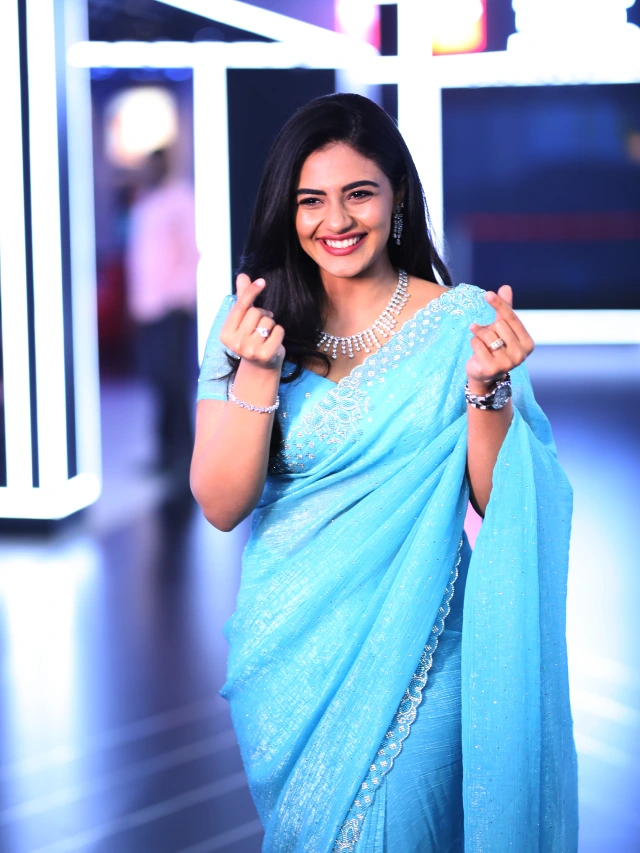 Nayan Sarika Cute Photos in Vishnu Vinyasam Teaser Launch Event