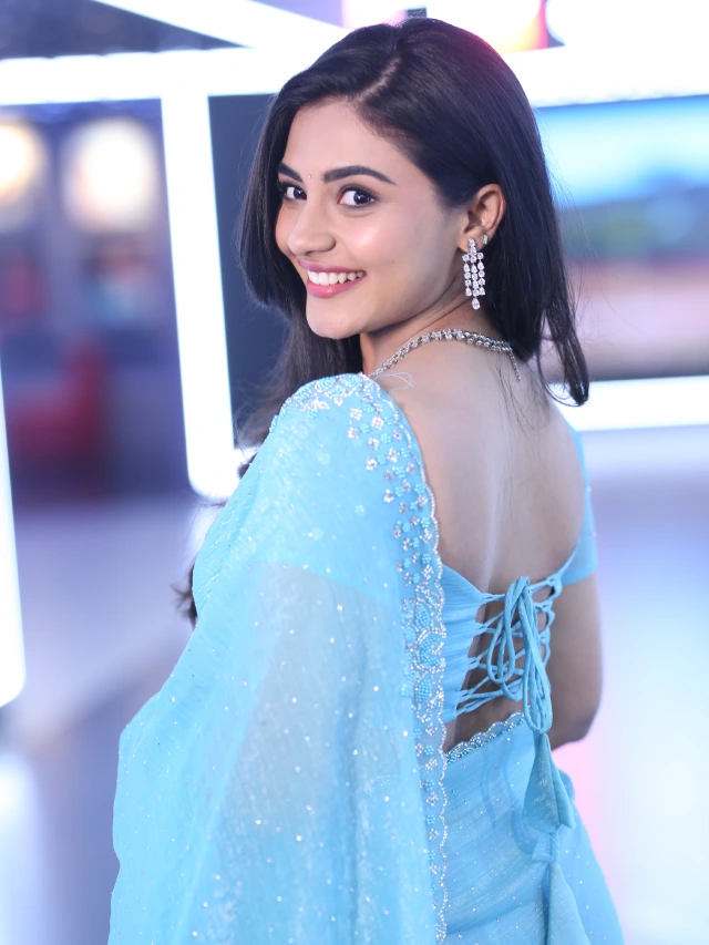 Nayan Sarika Cute Photos in Vishnu Vinyasam Teaser Launch Event