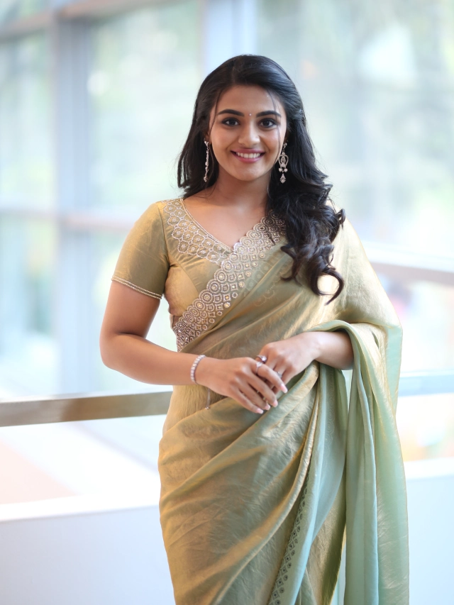 Nayan Sarika Cute Poses in Vishnu Vinyasam Pre Release Event