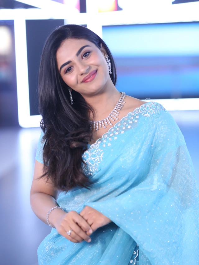 Nayan Sarika Cute Photos in Vishnu Vinyasam Teaser Launch Event