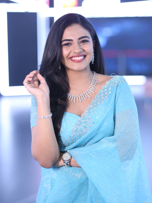 Nayan Sarika Cute Photos in Vishnu Vinyasam Teaser Launch Event