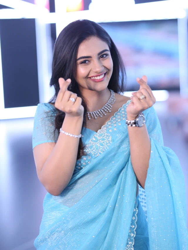 Nayan Sarika Cute Photos in Vishnu Vinyasam Teaser Launch Event