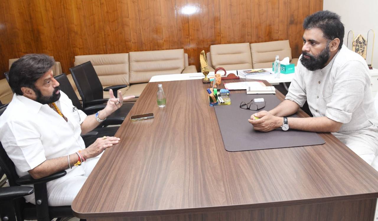 Andhrapradesh : ఏపీ అసెంబ్లీలో ఆసక్తికర సన్నివేశం.. పవన్ కల్యాణ్‌తో భేటీ అయిన బాలకృష్ణ, నాగబాబు.. ఫొటో గ్యాలరీ