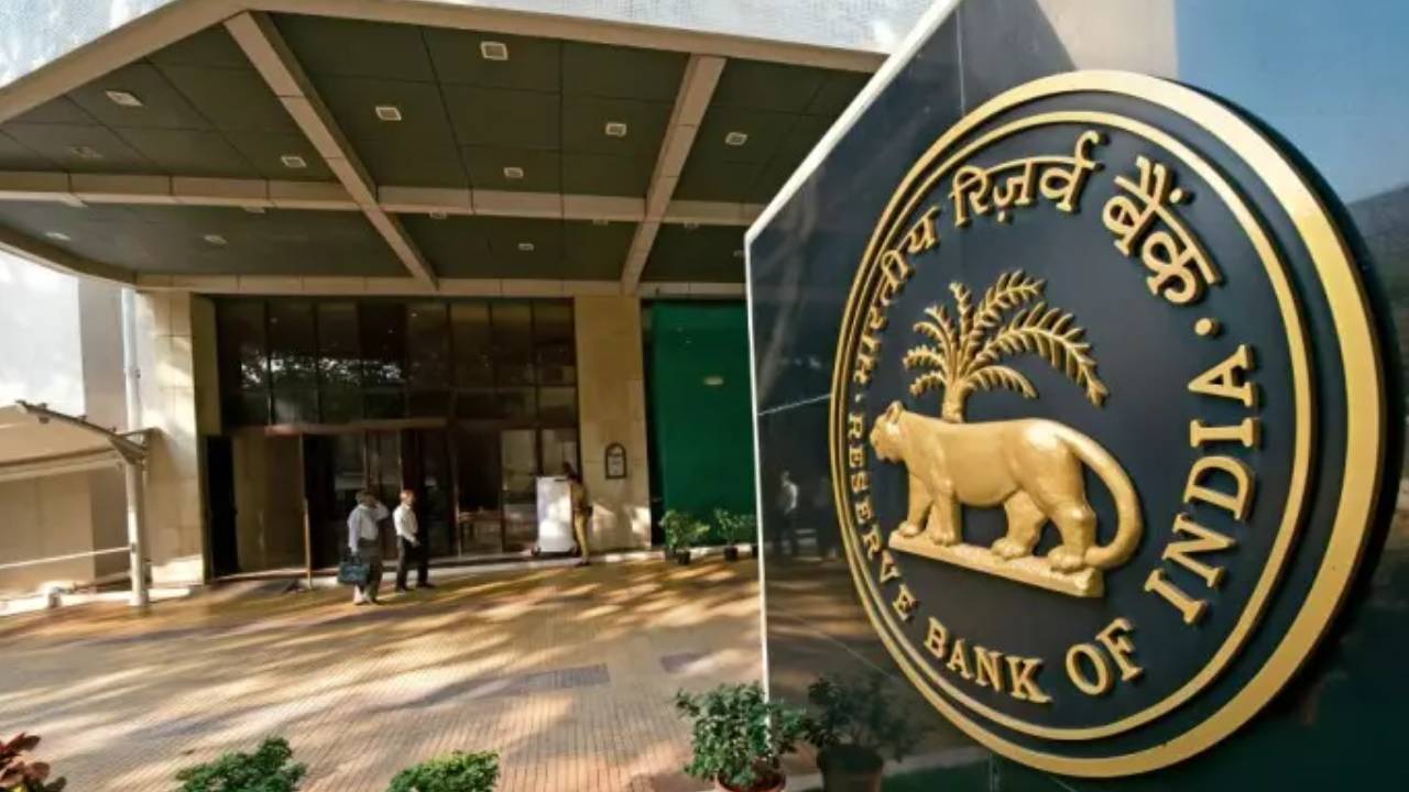 RBI : వడ్డీ రేట్లపై ఆర్బీఐ కీలక ప్రకటన.. వరుసగా ఊరిస్తూ వచ్చి ఇప్పుడిలా.. లోన్లు తీసుకునే వారికి నిరాశే