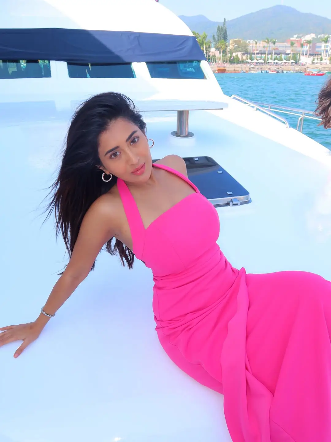 Rashi singh latest photos viral on social media