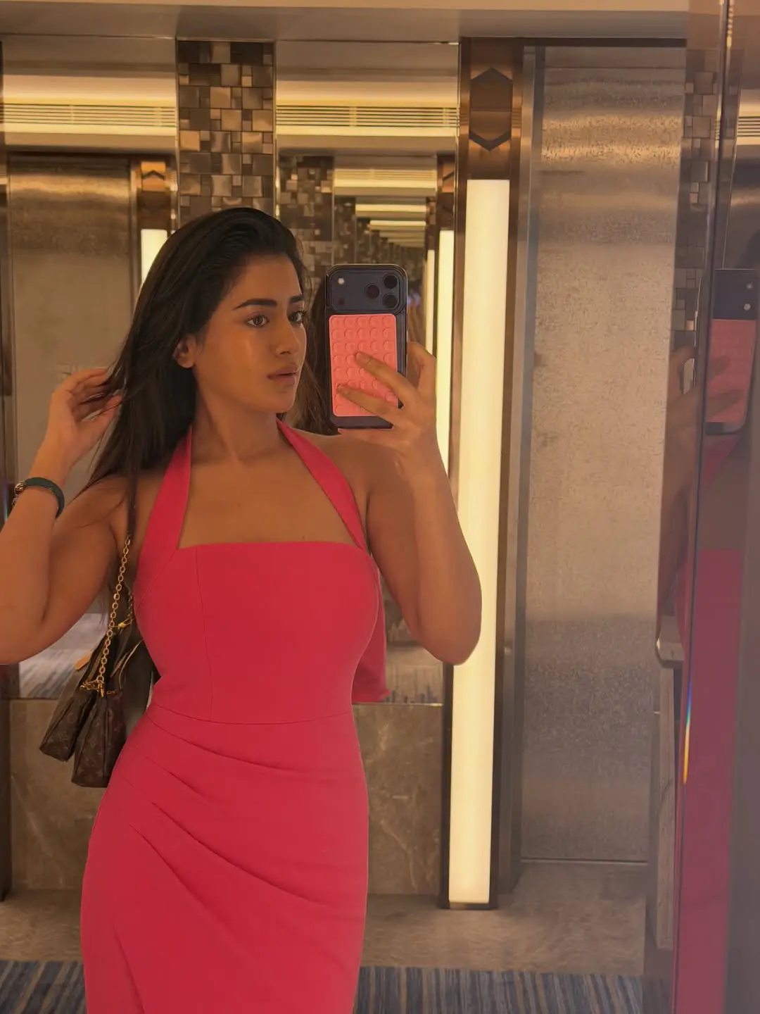 Rashi singh latest photos viral on social media