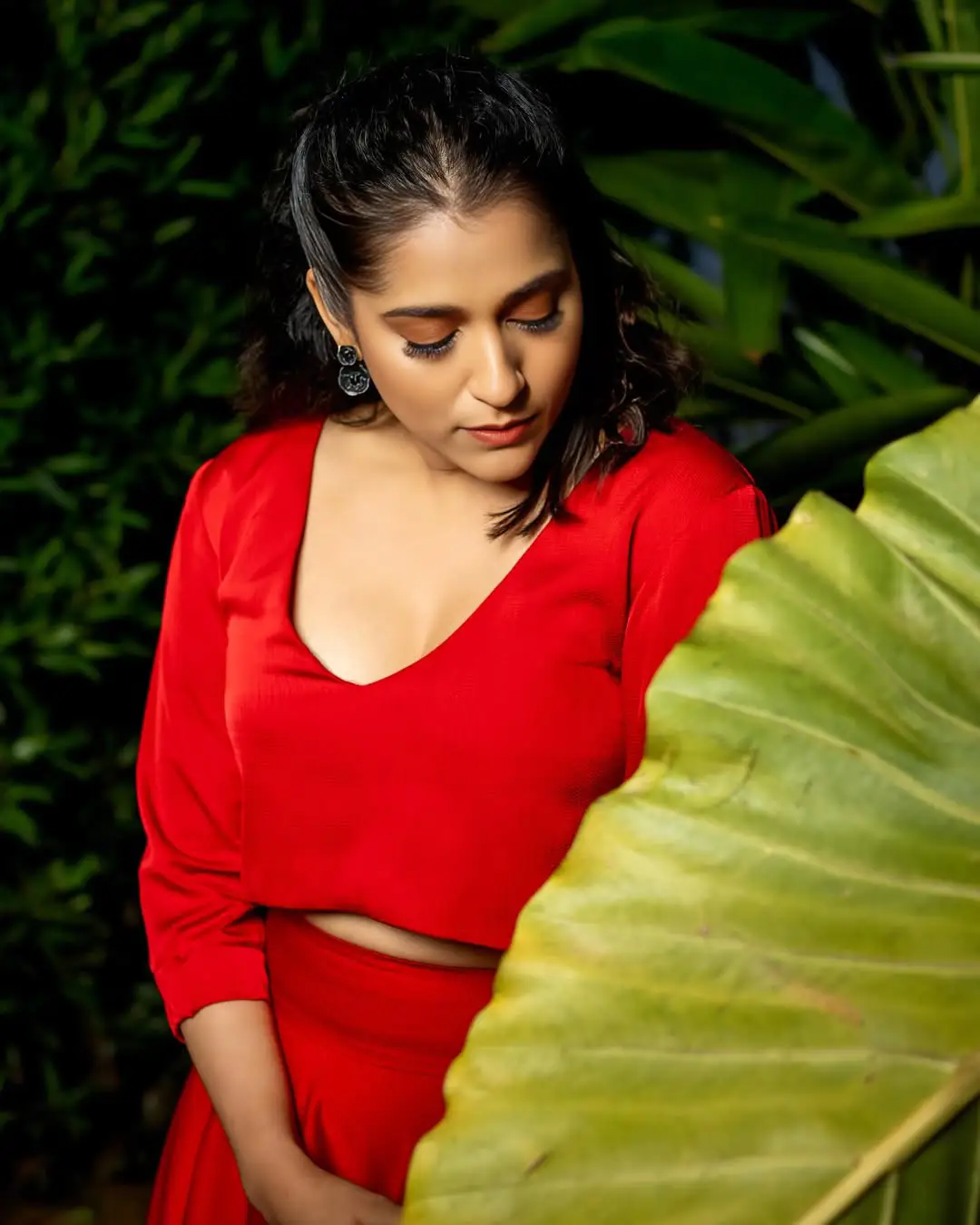 Rashmi Gautam latest glamour photos (2)
