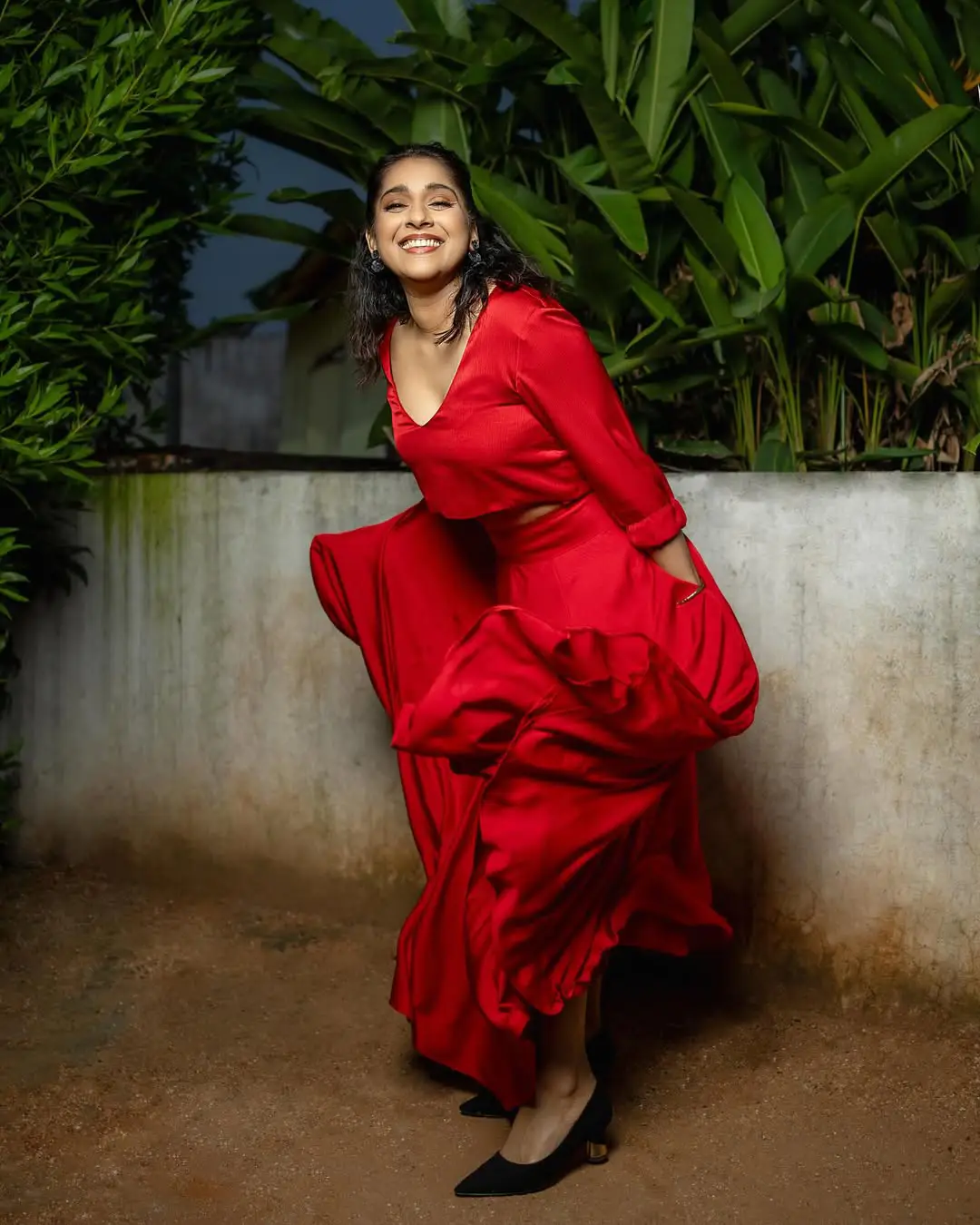 Rashmi Gautam latest glamour photos (2)