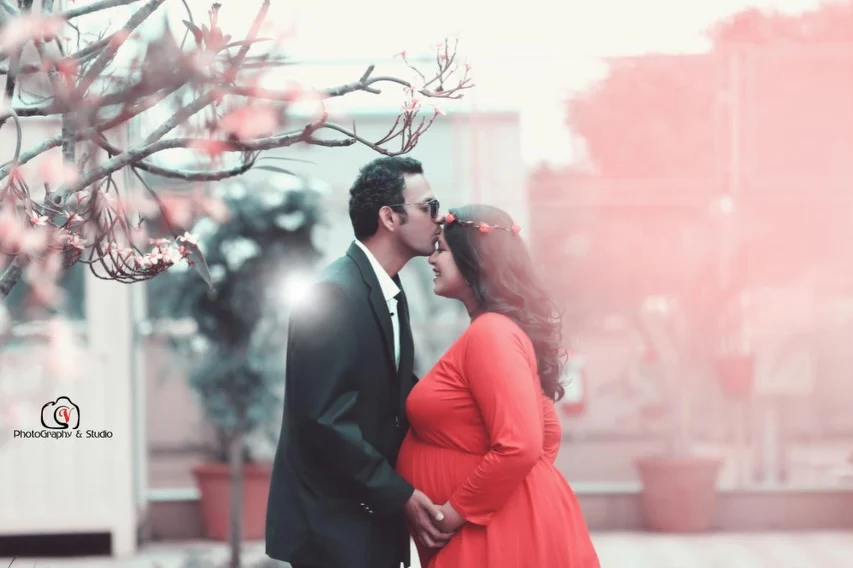 Sangavi Shares Cute Photos with Husband on Tenth Wedding Anniversary