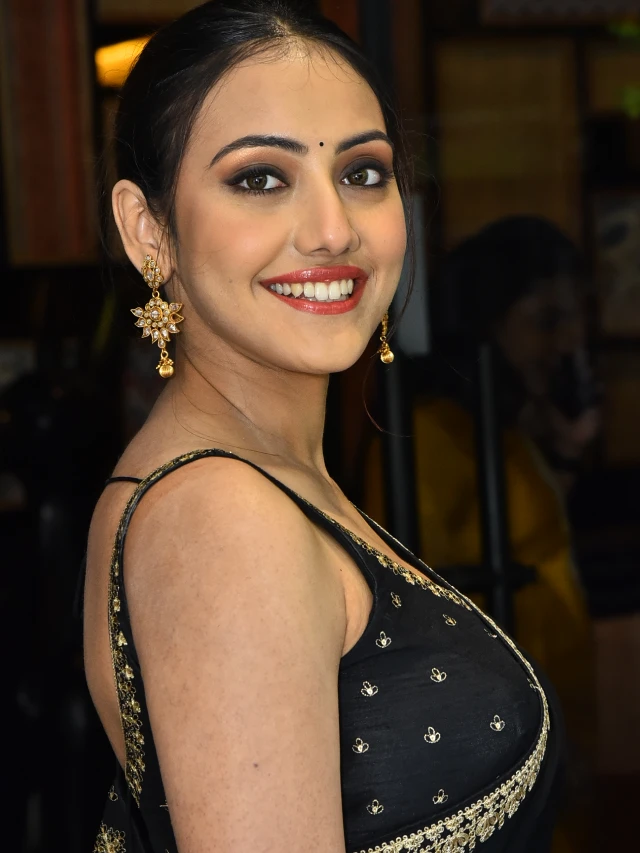 Doctor Shreyasi Sen Entry in Tollywood with Nilave Film