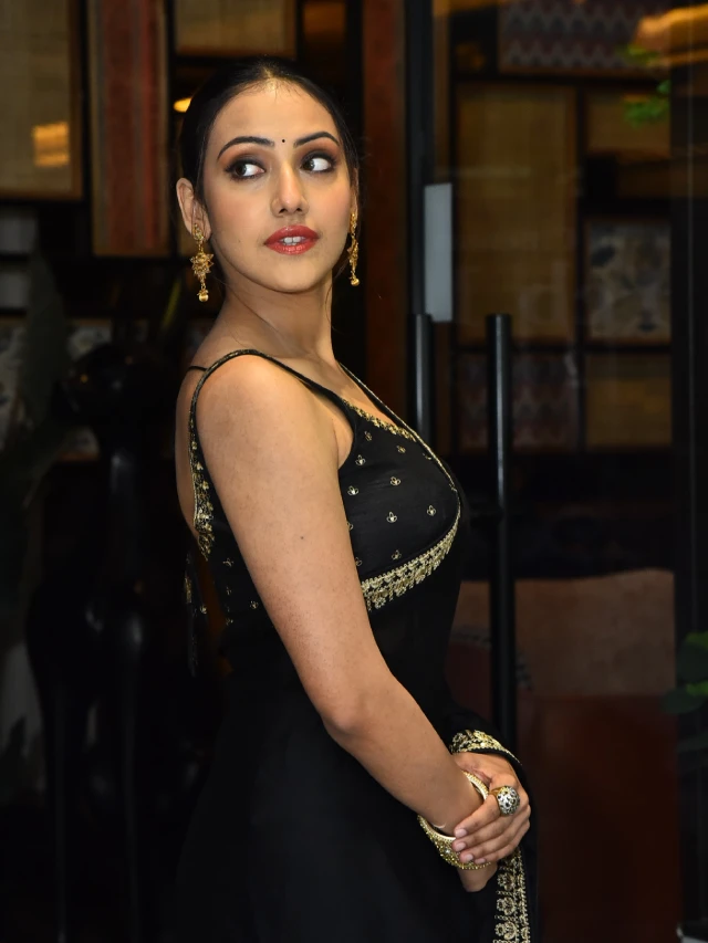 Doctor Shreyasi Sen Entry in Tollywood with Nilave Film