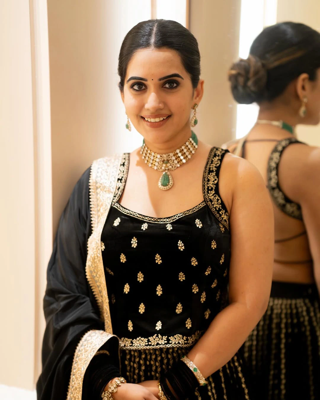 Anchor Sravanthi Chokarapu Stunning Looks in Black Dress