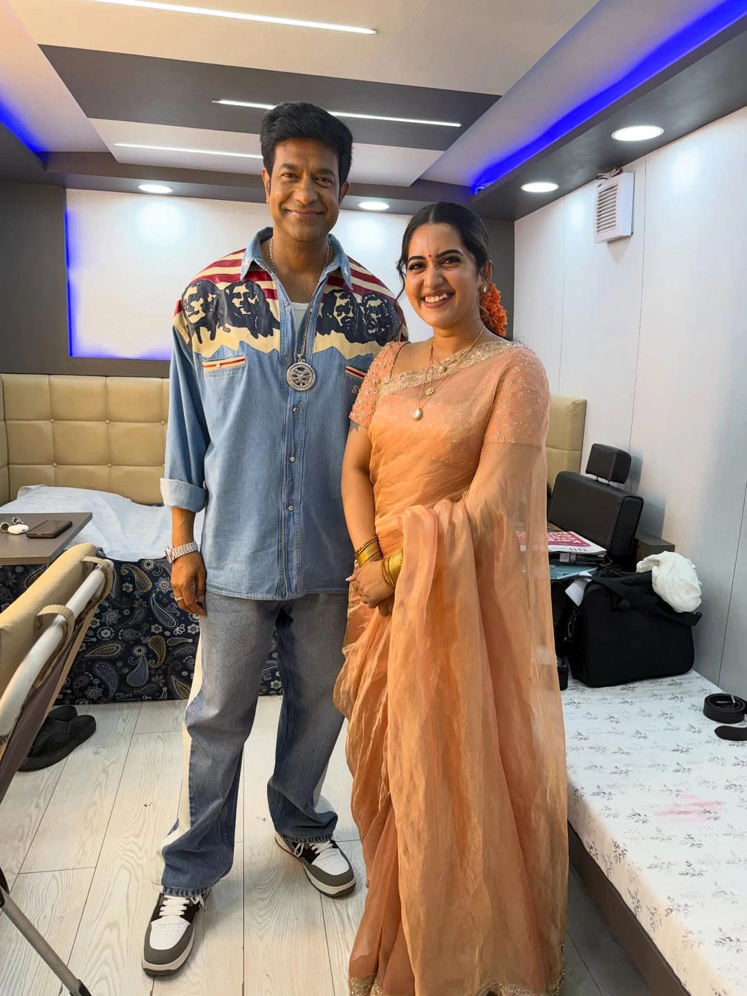 Anchor Sravanthi Chokarapu Shares Hey Balwanth Working Stills