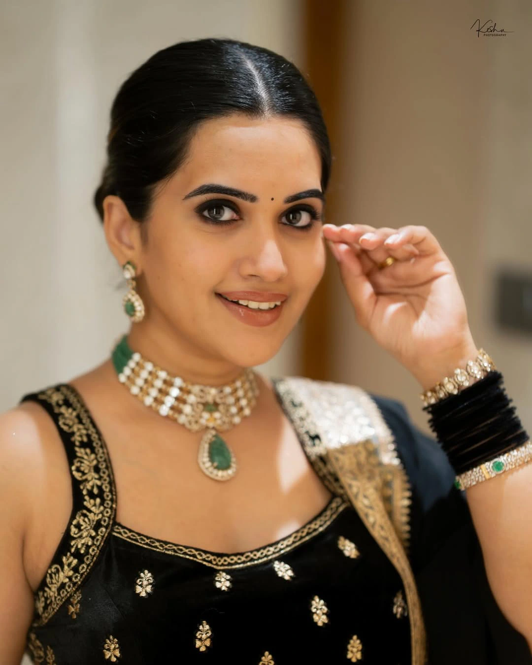 Anchor Sravanthi Chokarapu Stunning Looks in Black Dress