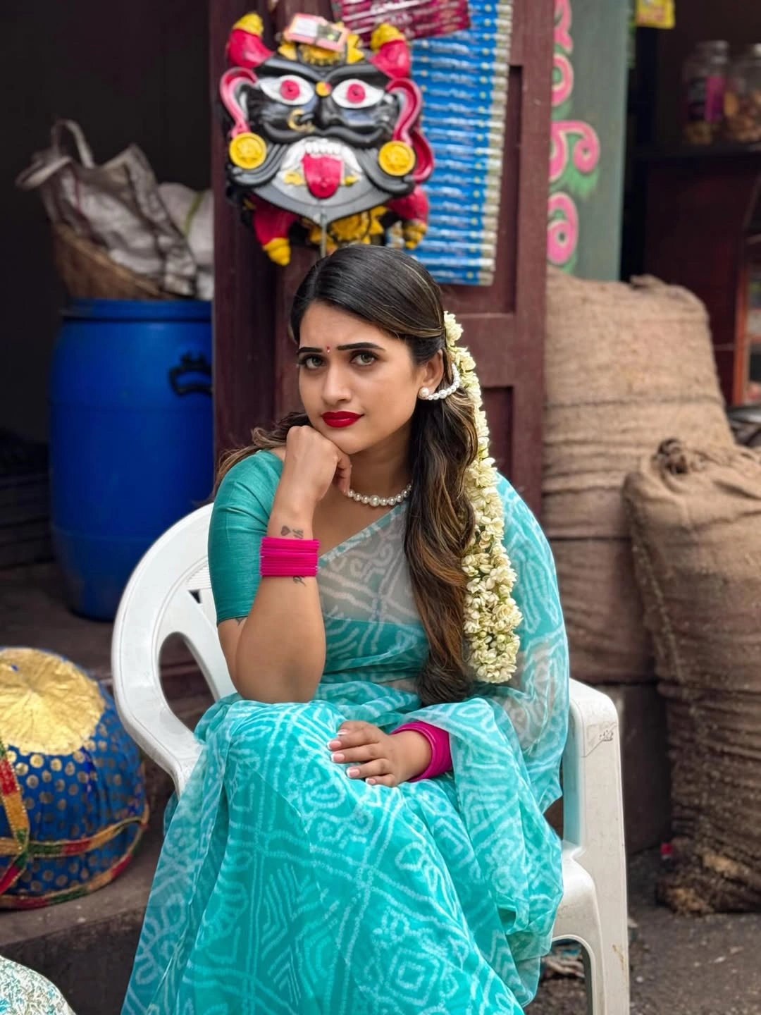 Anchor Sravanthi Chokarapu Shares Hey Balwanth Working Stills