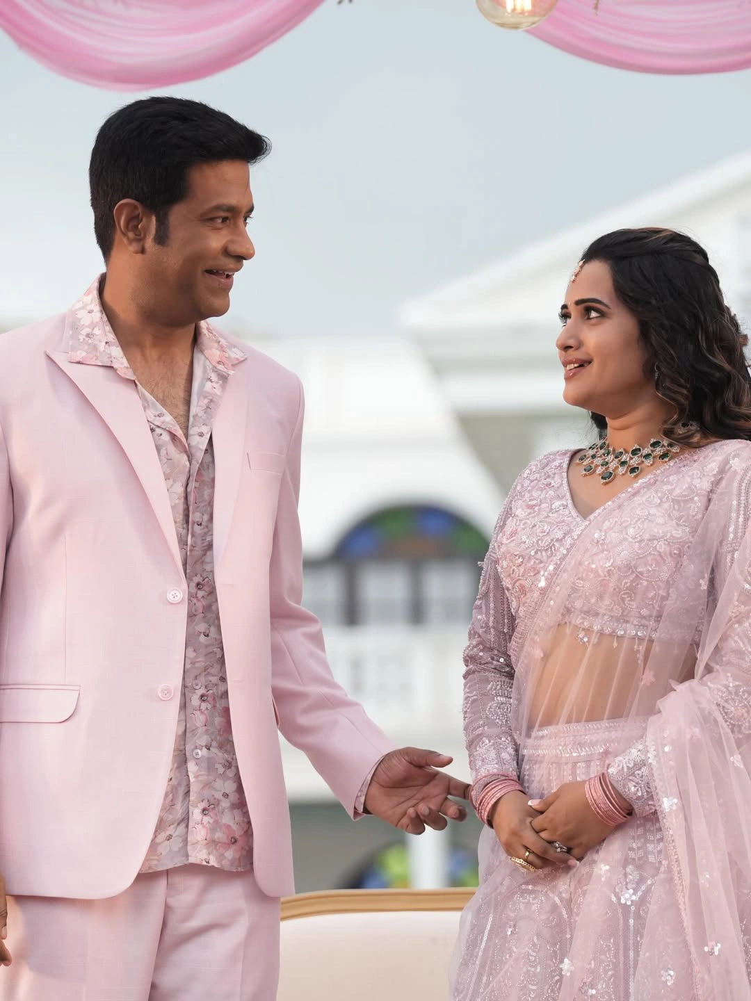 Anchor Sravanthi Chokarapu Shares Hey Balwanth Working Stills