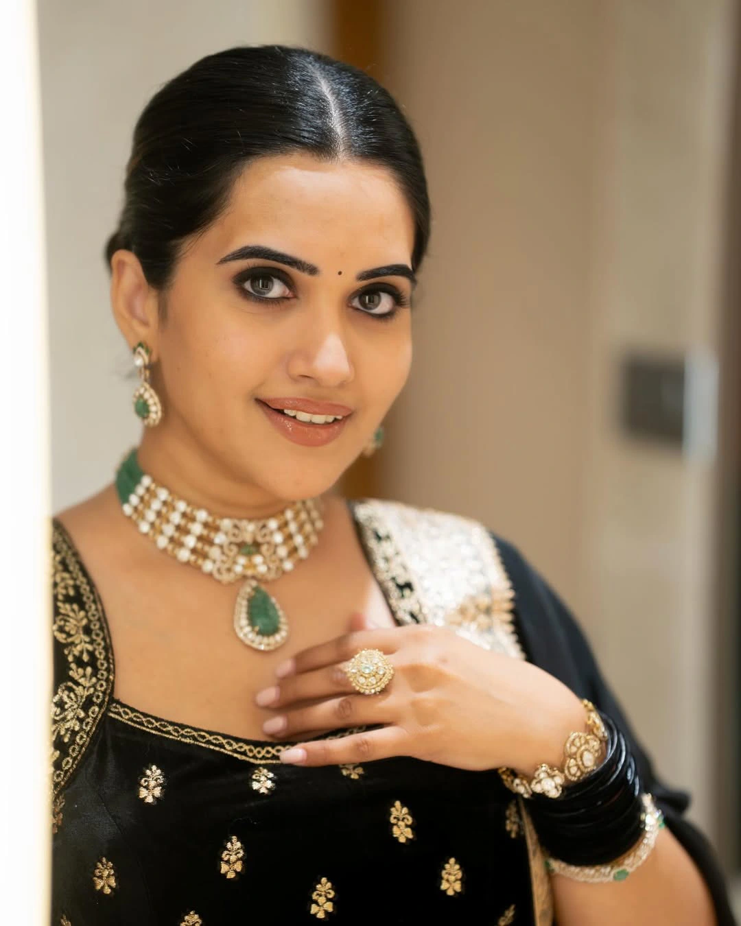 Anchor Sravanthi Chokarapu Stunning Looks in Black Dress