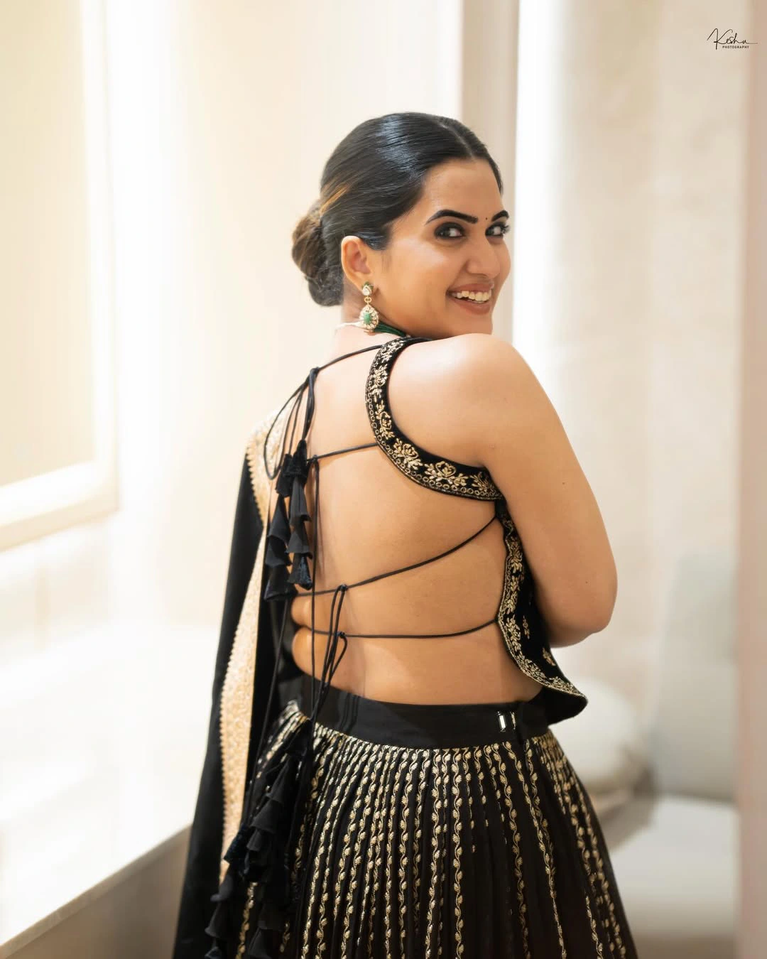 Anchor Sravanthi Chokarapu Stunning Looks in Black Dress