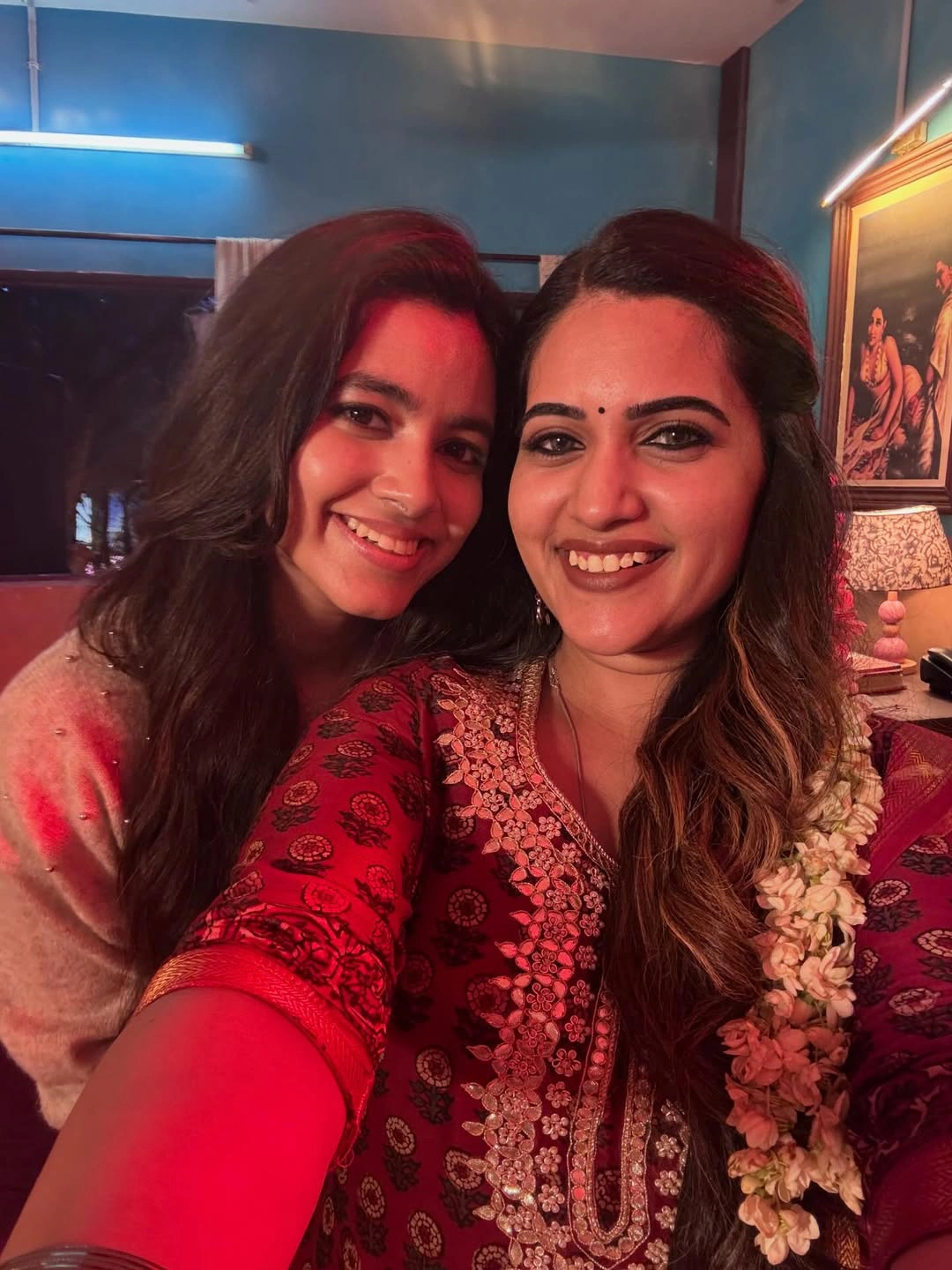 Anchor Sravanthi Chokarapu Shares Hey Balwanth Working Stills