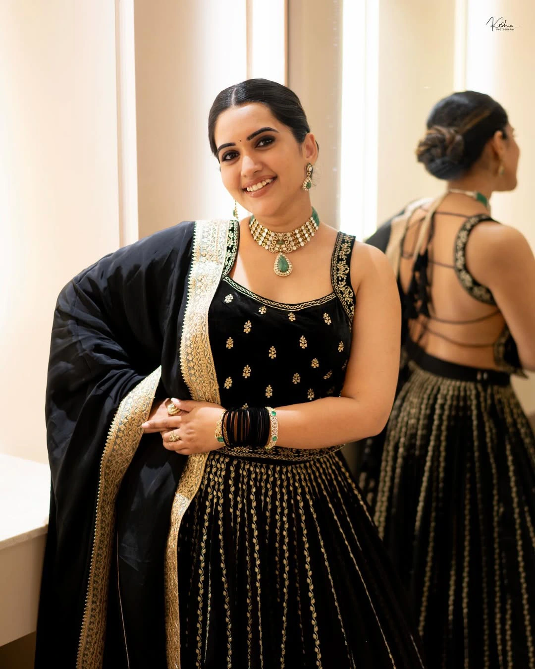 Anchor Sravanthi Chokarapu Stunning Looks in Black Dress