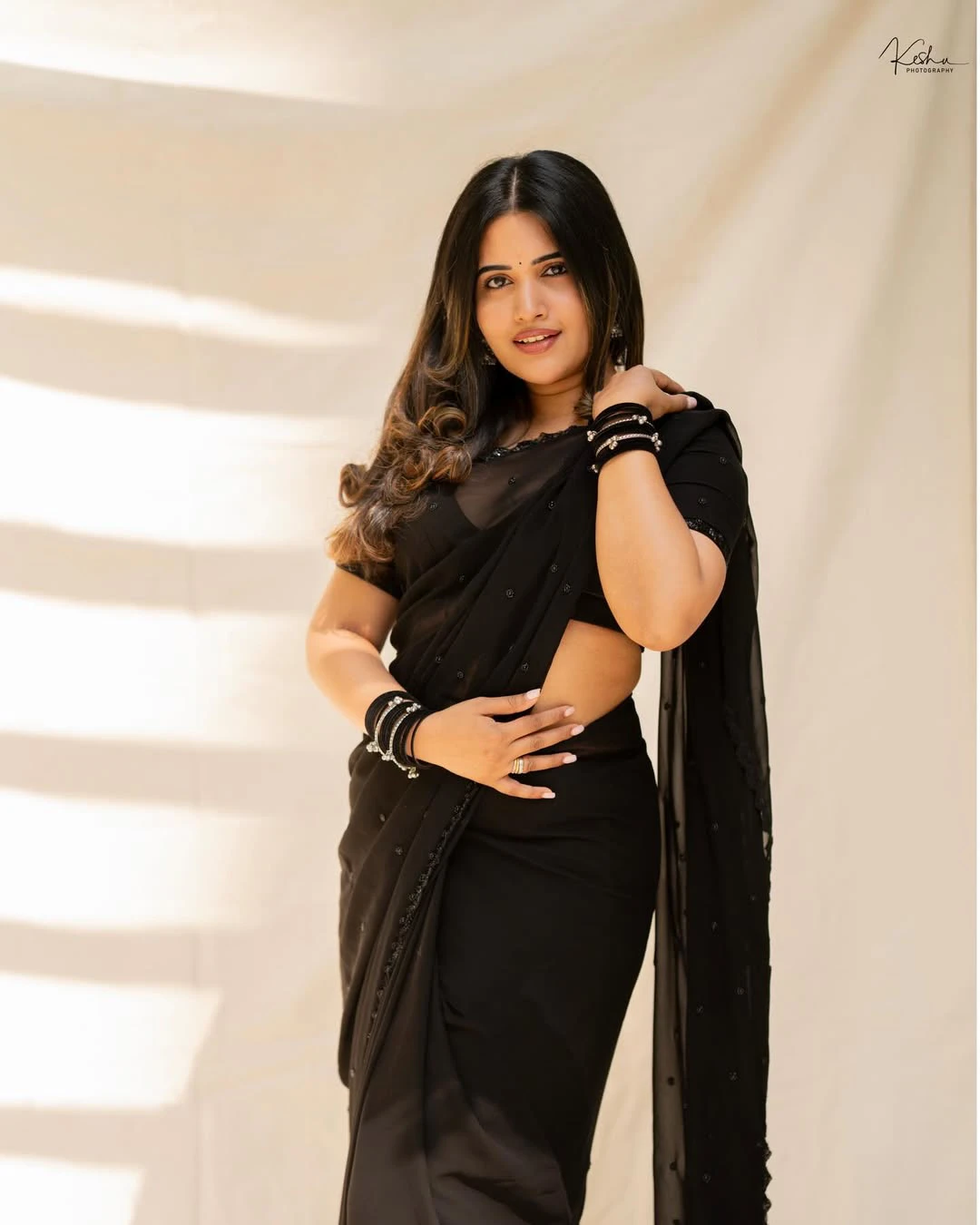 Sravanthi Chokarapu Stunning Looks in Black Saree