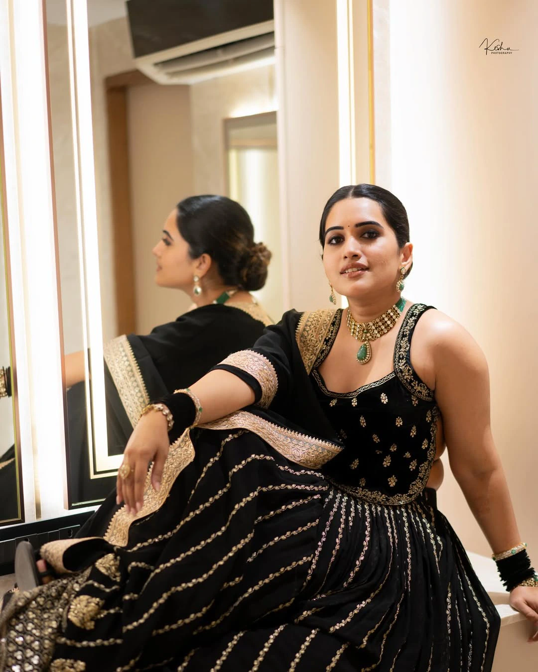 Anchor Sravanthi Chokarapu Stunning Looks in Black Dress